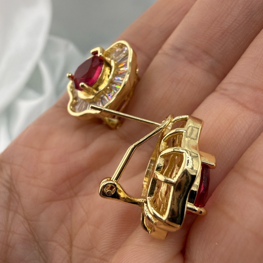 Classic vintage women Gold and Red Gemstone Earrings - Picture 4 of 11